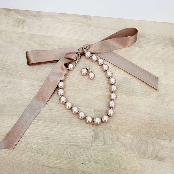 Vintage faux pearls with ribbon tie and matching pearl earrings - Picture 11 of 11